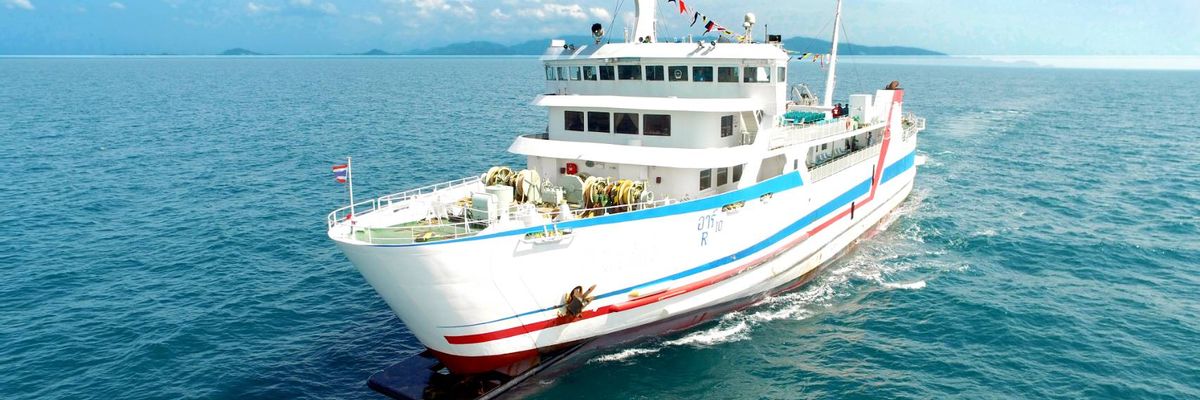 Raja Ferry bringing passengers to their travel destination