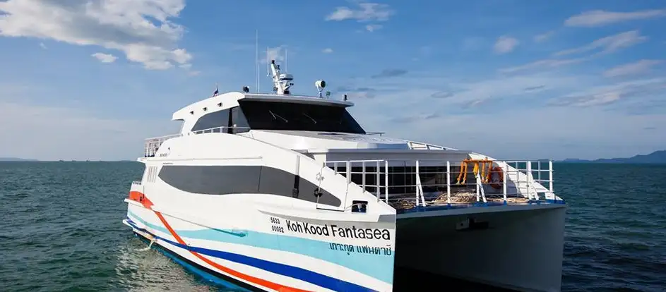 Boonsiri High Speed Ferries 乗客を旅行先に連れて行く