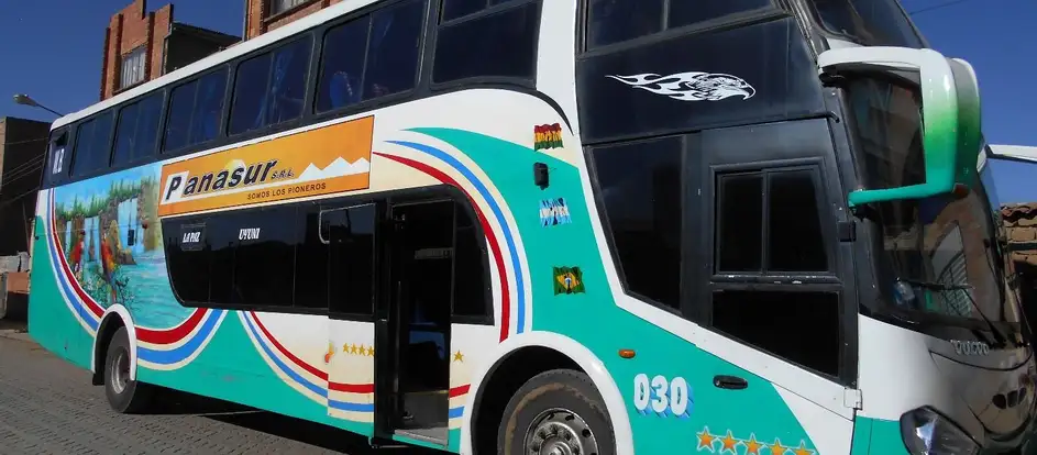 Uyuni Panasur bringing passengers to their travel destination