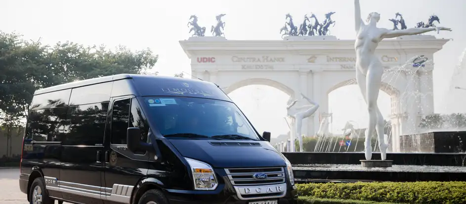 Thao Anh Limousine bringing passengers to their travel destination