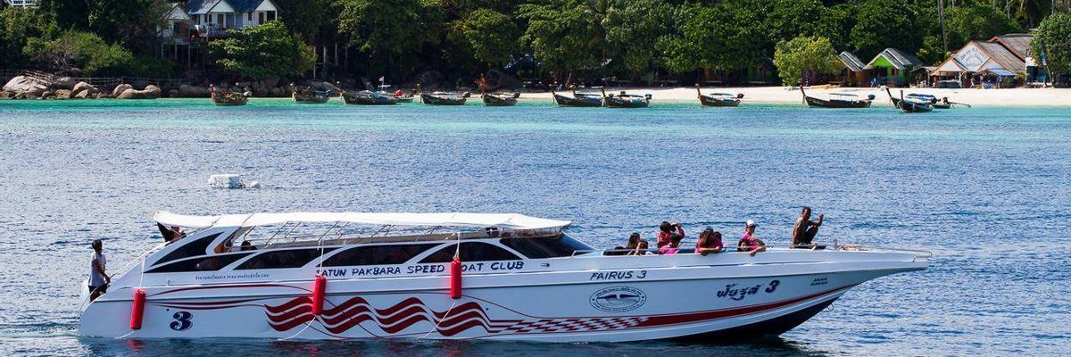 Satun Pakbara Speed Boat Fahrgäste werden an ihr Ziel gebracht
