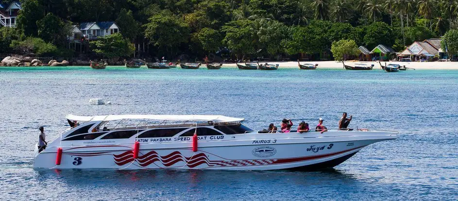 Satun Pakbara Speed Boat 승객을 여행 목적지까지 운송