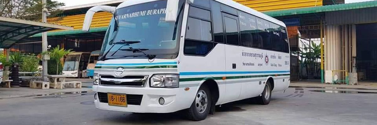 Suvarnabhumi Burapha Bus Fahrgäste werden an ihr Ziel gebracht