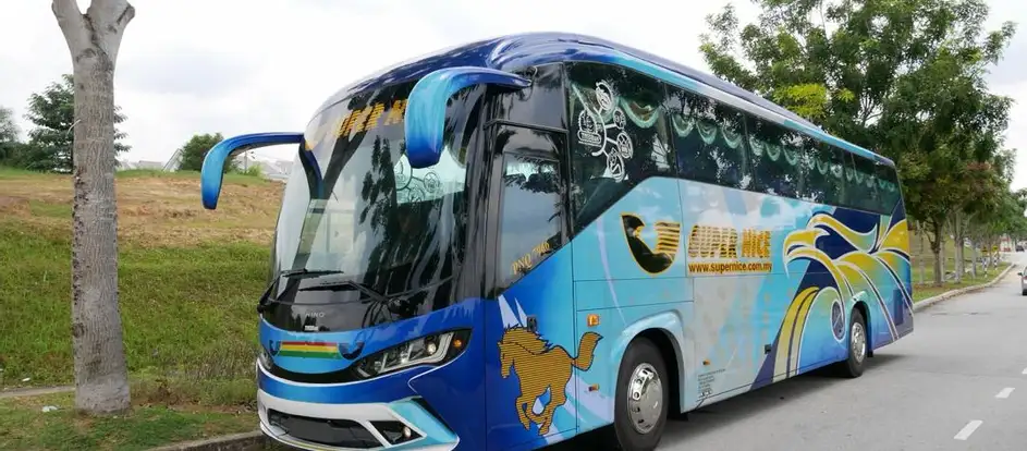 New Asian Express levando passageiros ao seu destino de viagem