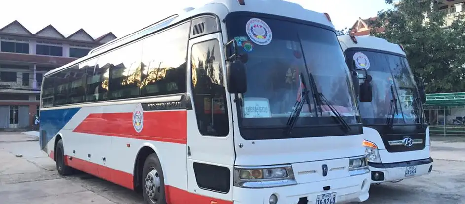 Olongpich Cambodia Express Fahrgäste werden an ihr Ziel gebracht