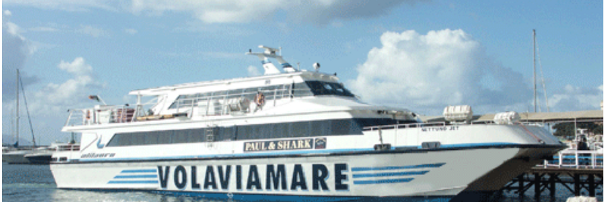 Alilauro bringing passengers to their travel destination