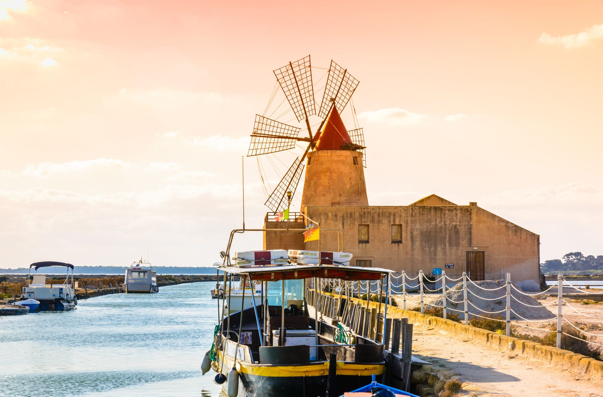 Trapani Imbarco Aliscafo Liberty Lines nhà ga trong khoảng Trapani, Italy