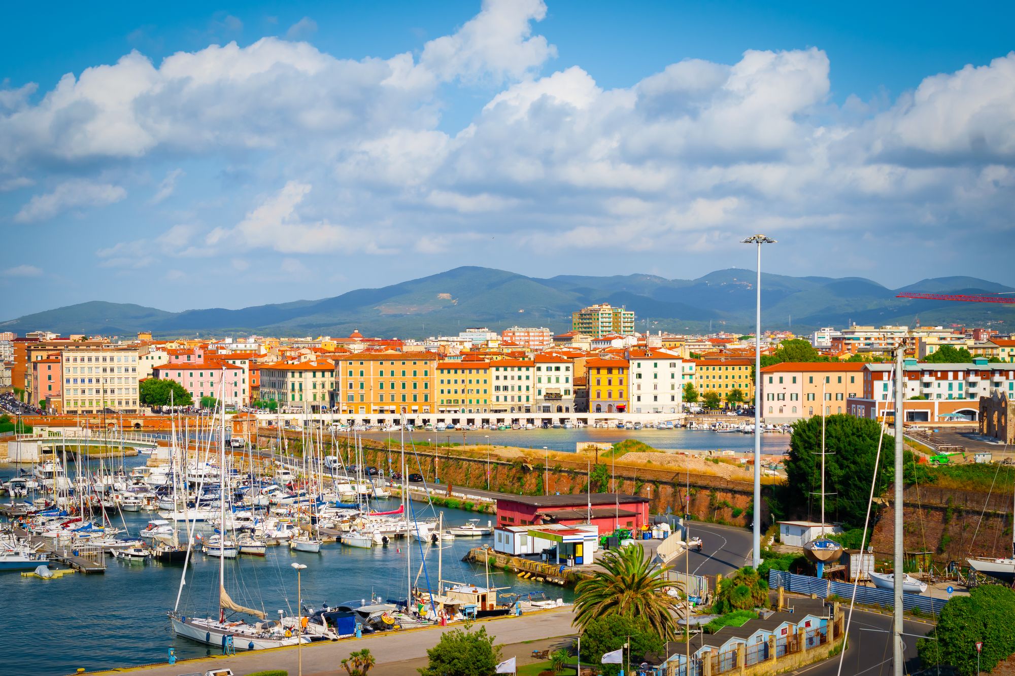 Livorno Port 车站位于 Livorno, Italy