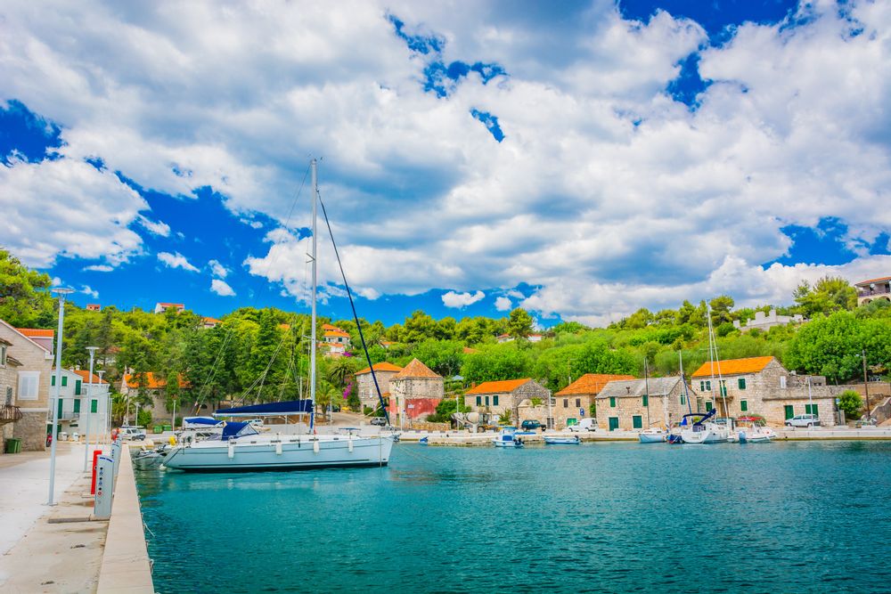 catamaran split to rogac