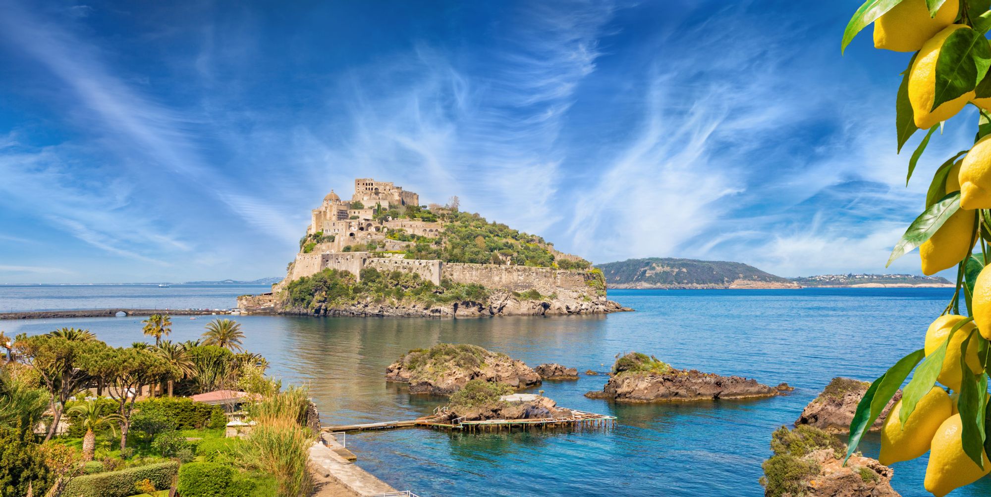 Um pano de fundo cativante do centro de Ischia