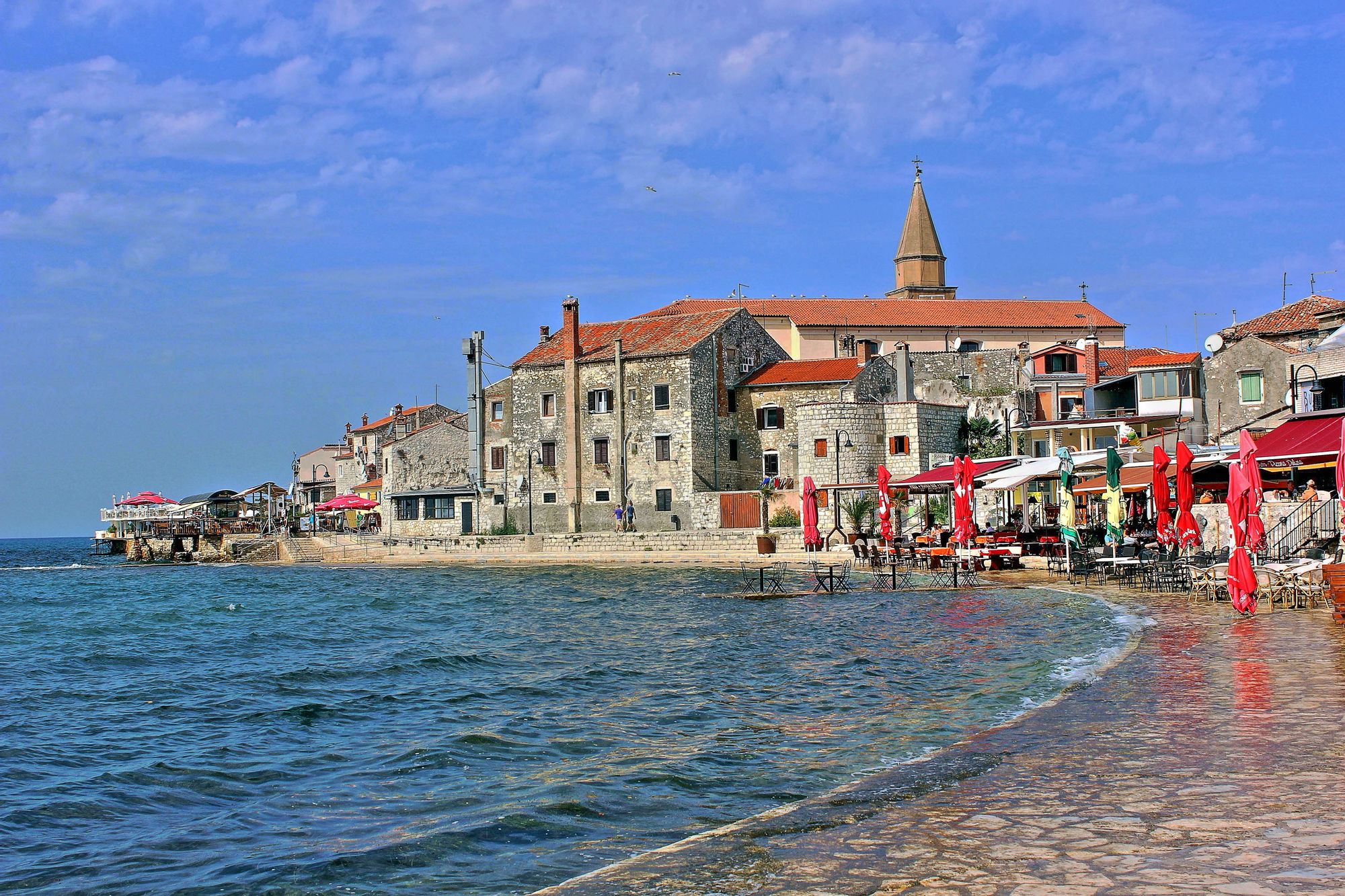 Umag Crodux Gas Station Bahnhof innerhalb des Zentrums Umag, Croatia