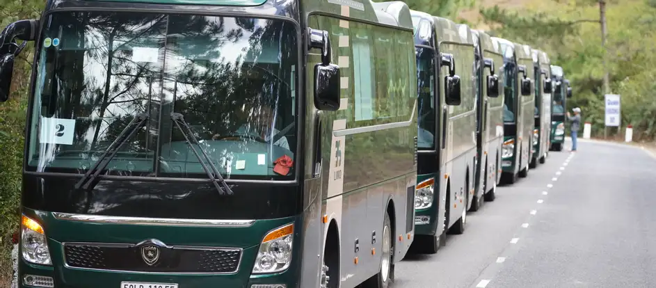 3S Limo bringing passengers to their travel destination