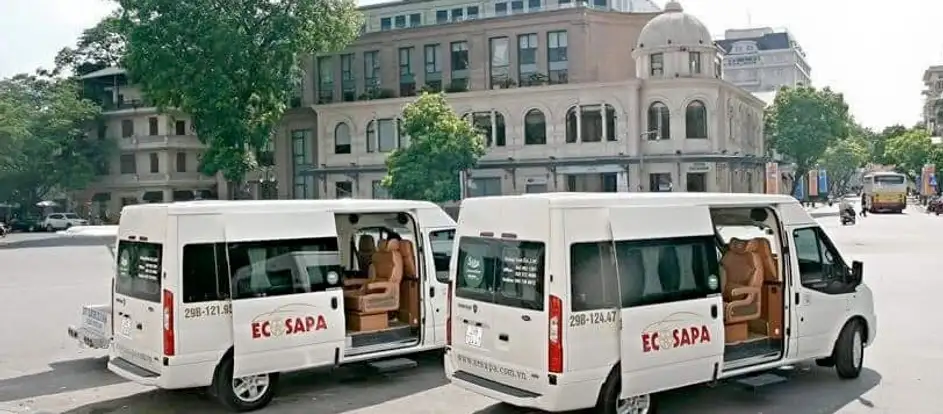 Eco Sapa Limousine bringing passengers to their travel destination