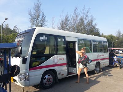 Touristenklasse Bus + Fähre 