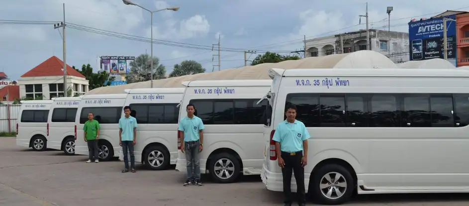 35 Group Pattaya portando i passeggeri alla loro destinazione di viaggio