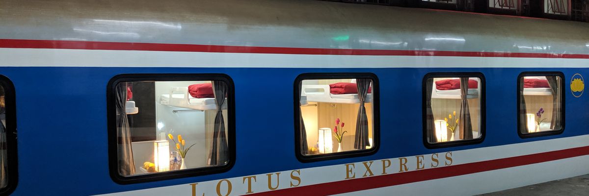 Lotus Train Fahrgäste werden an ihr Ziel gebracht