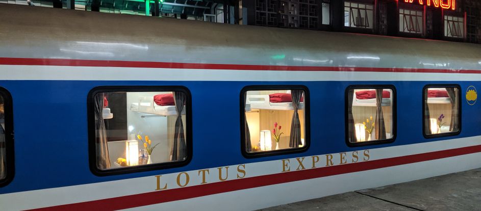 Lotus Train Fahrgäste werden an ihr Ziel gebracht