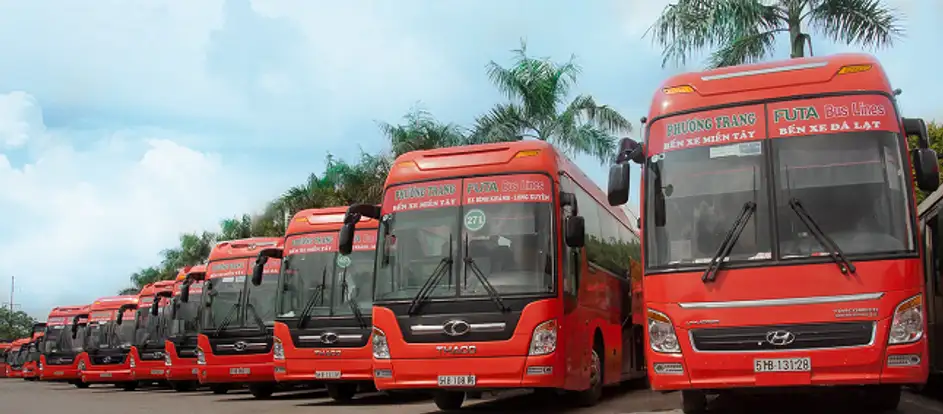 Futa Bus levando passageiros ao seu destino de viagem