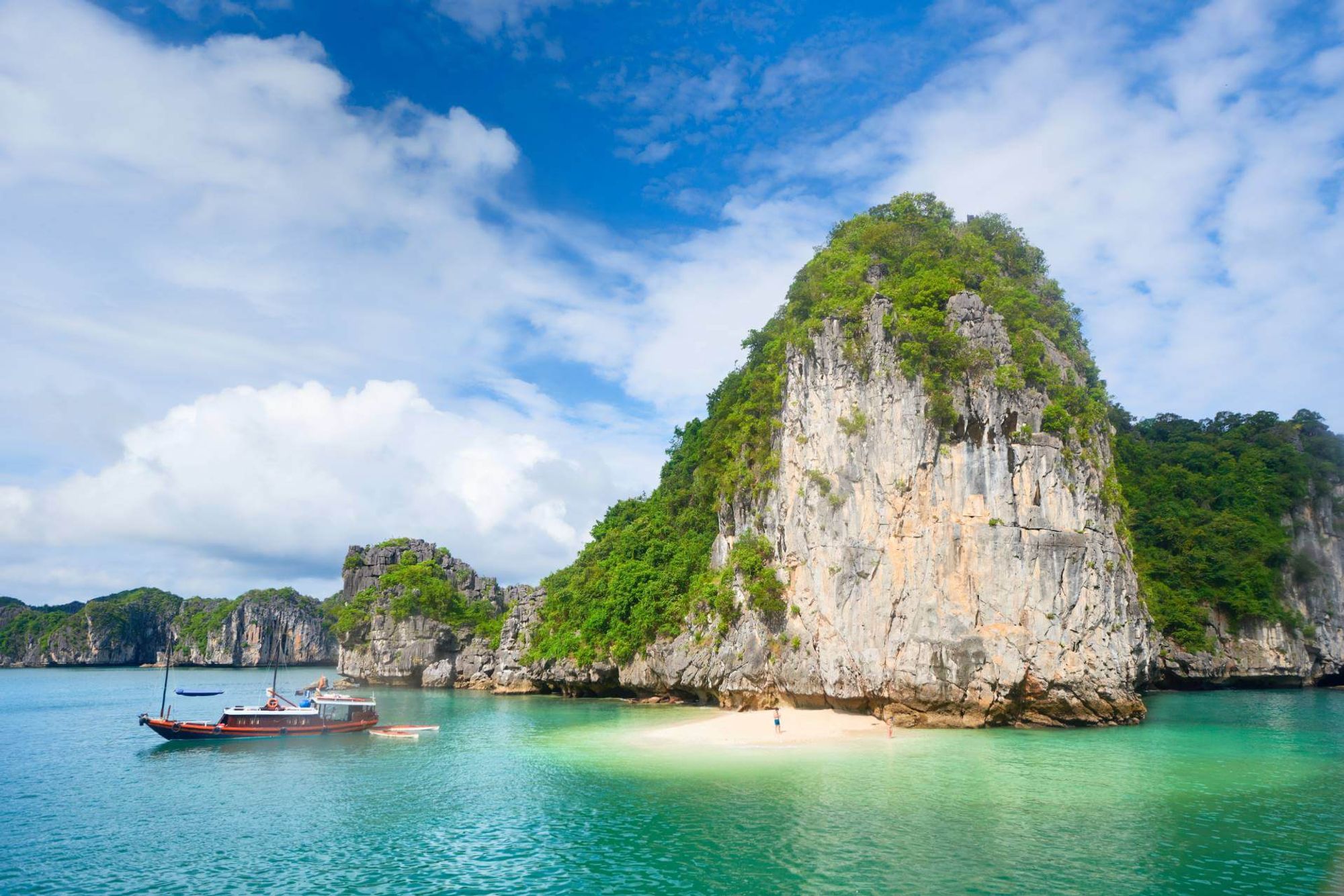 A captivating backdrop of central Cat Ba Island