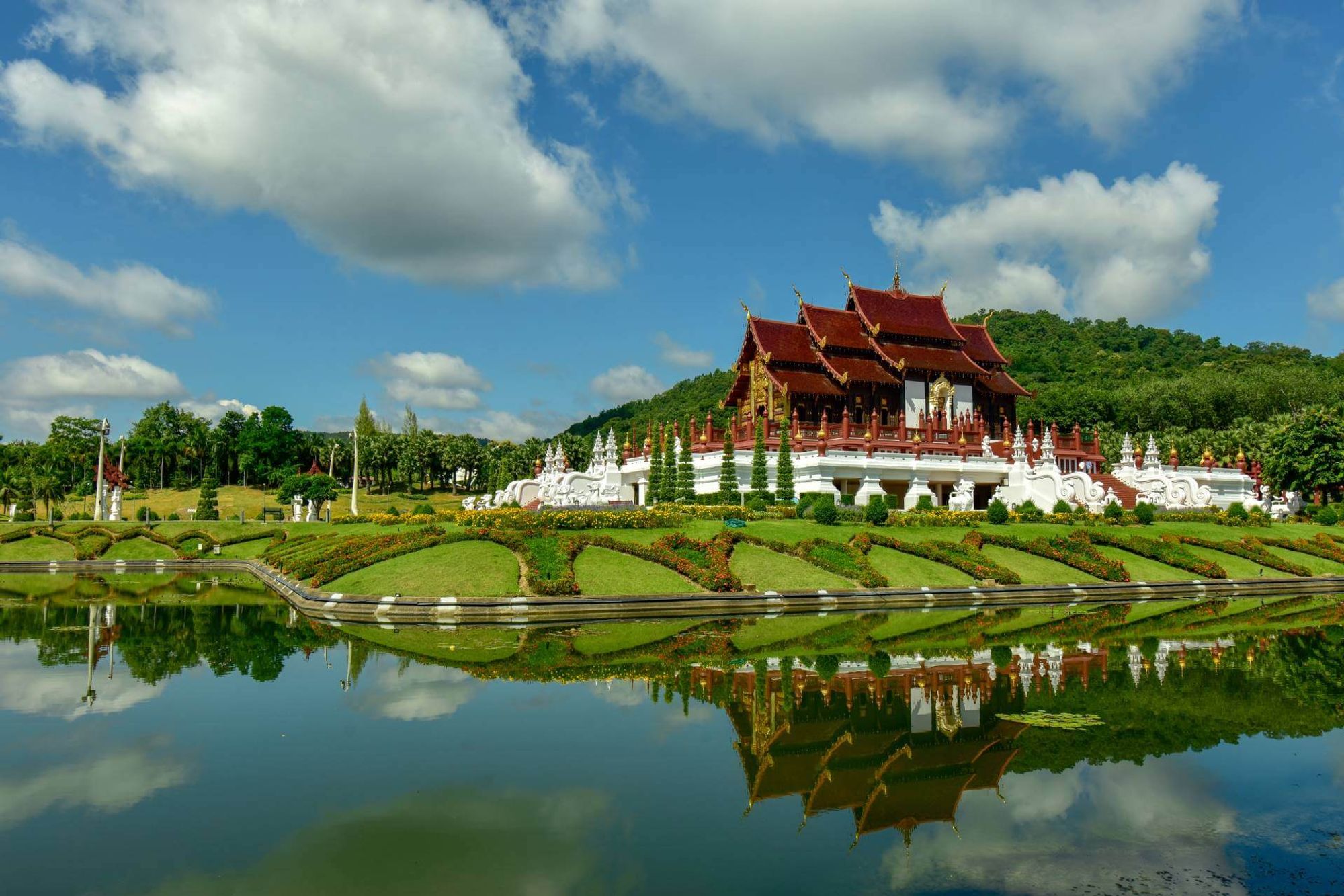 ฉากหลังที่มีเสน่ห์ของใจกลางเมือง Chiang Kham District