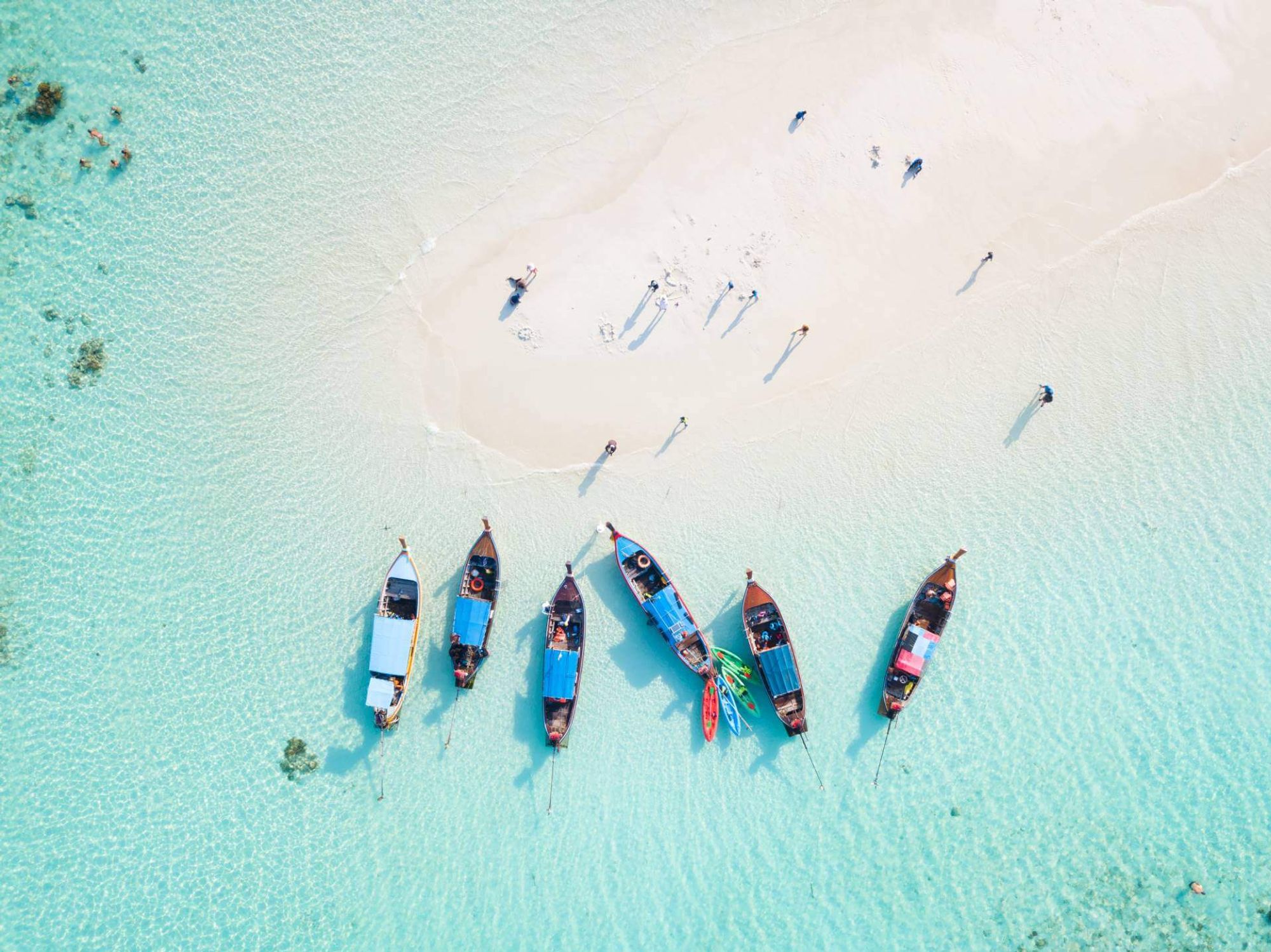 Sunrise beach pier Ploysiam 车站位于 Koh Lipe, Thailand