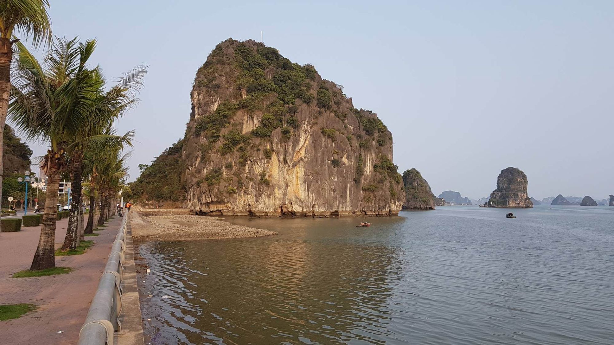 Hon Gai pier 駅内 Hon Gai, Vietnam