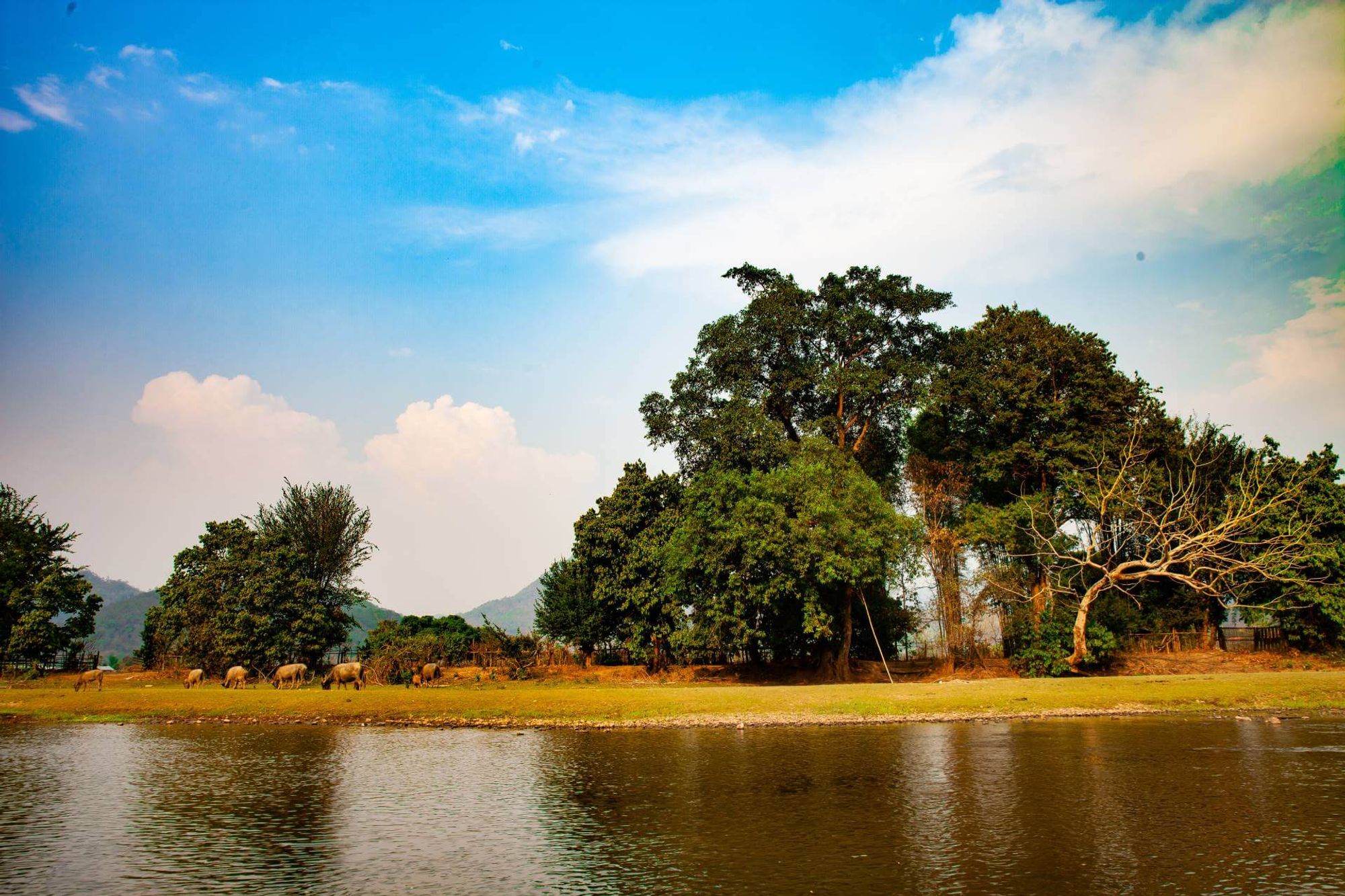 A captivating backdrop of central Mae Teang