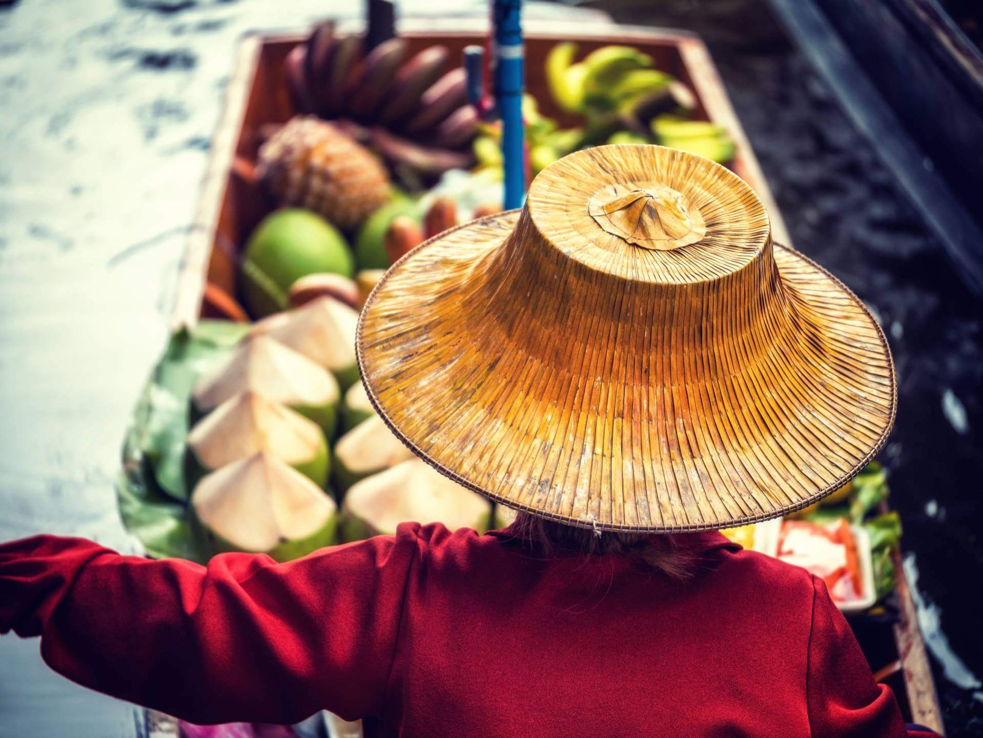 A captivating backdrop of central Damnoen Saduak Floating Market