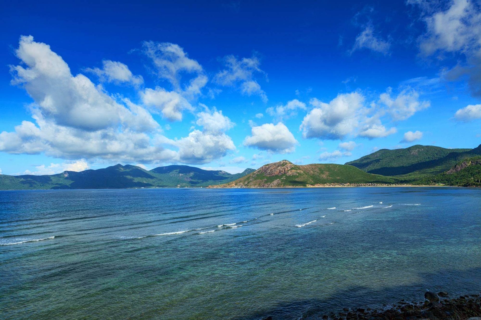 Một khung cảnh phía sau đầy lôi cuốn nhìn về khu trung tâm Con Dao Island