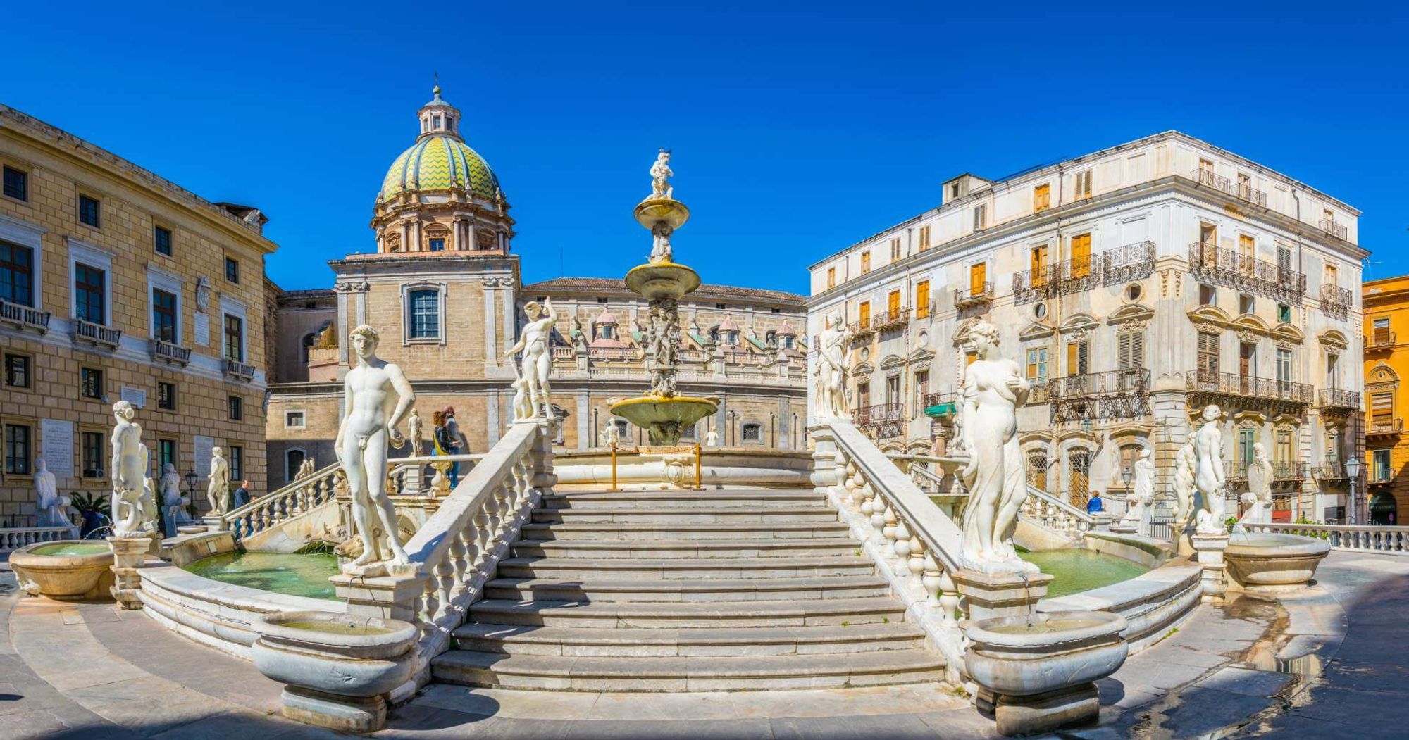 Palermo Via Filippo Turati estación dentro de Palermo, Italy