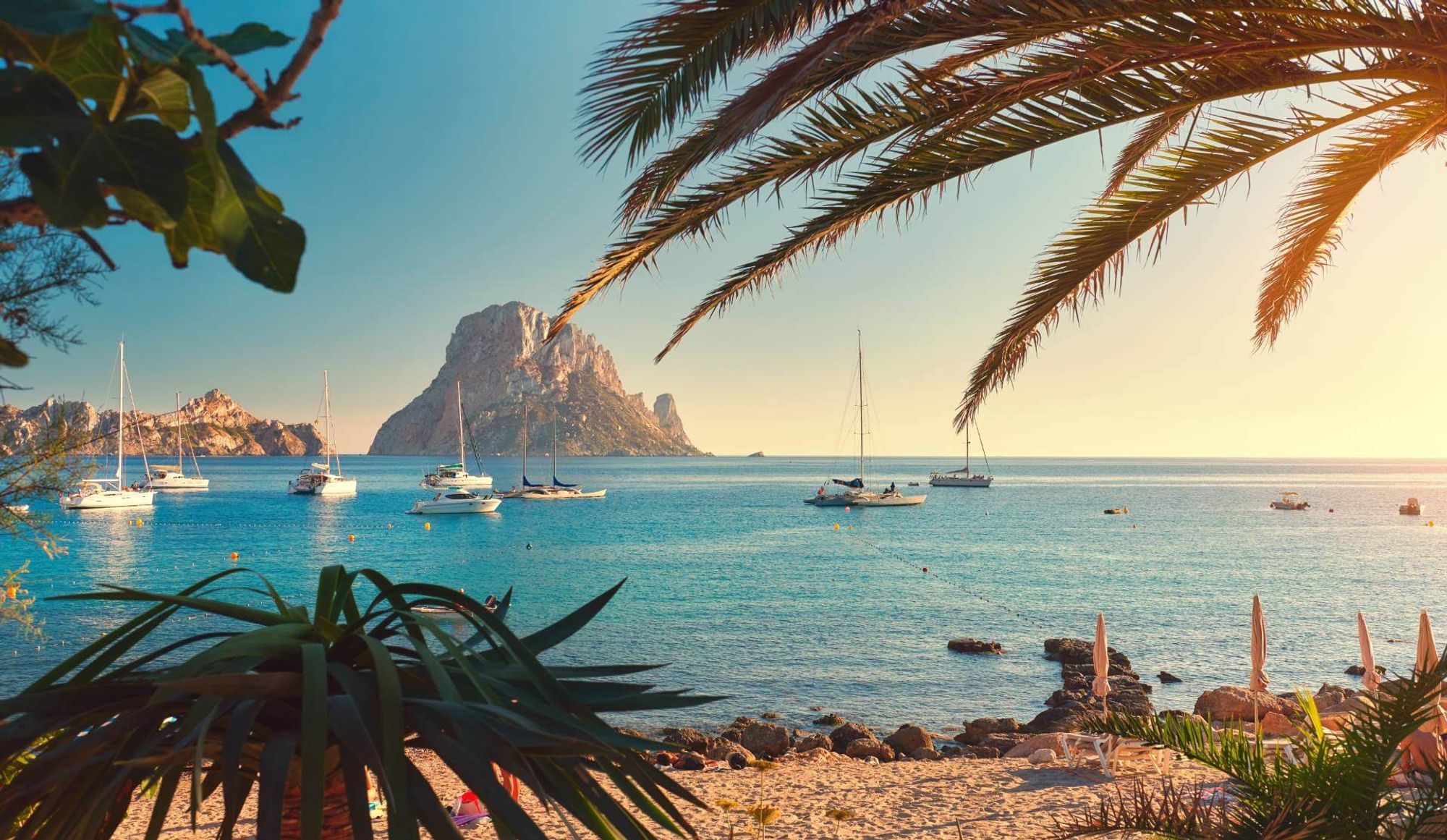 往中心看去，远处的风景令人叹为观止 Ibiza Town, Ibiza