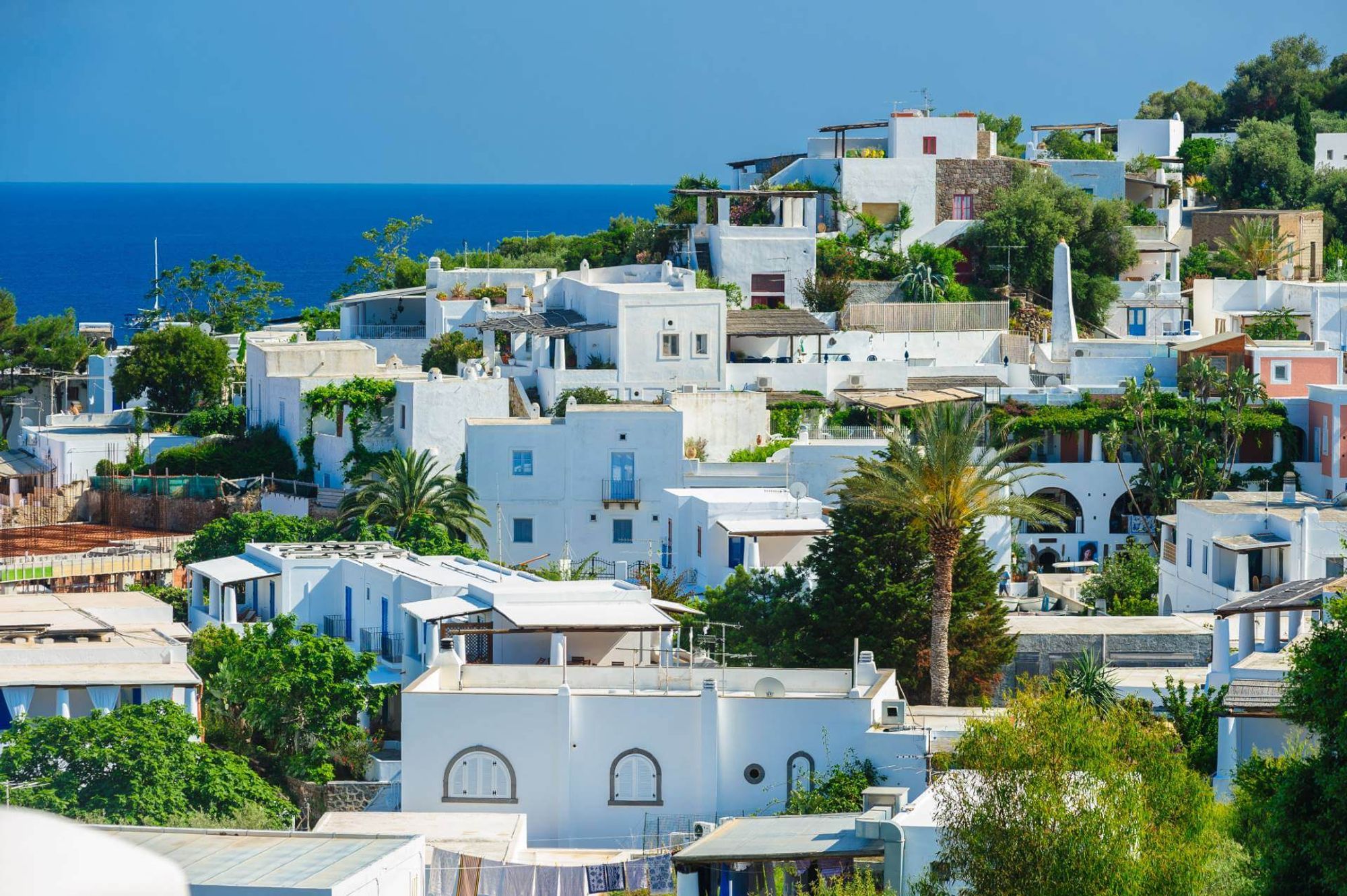 Завораживающий фон центральной станции Panarea (Aeolian Islands)