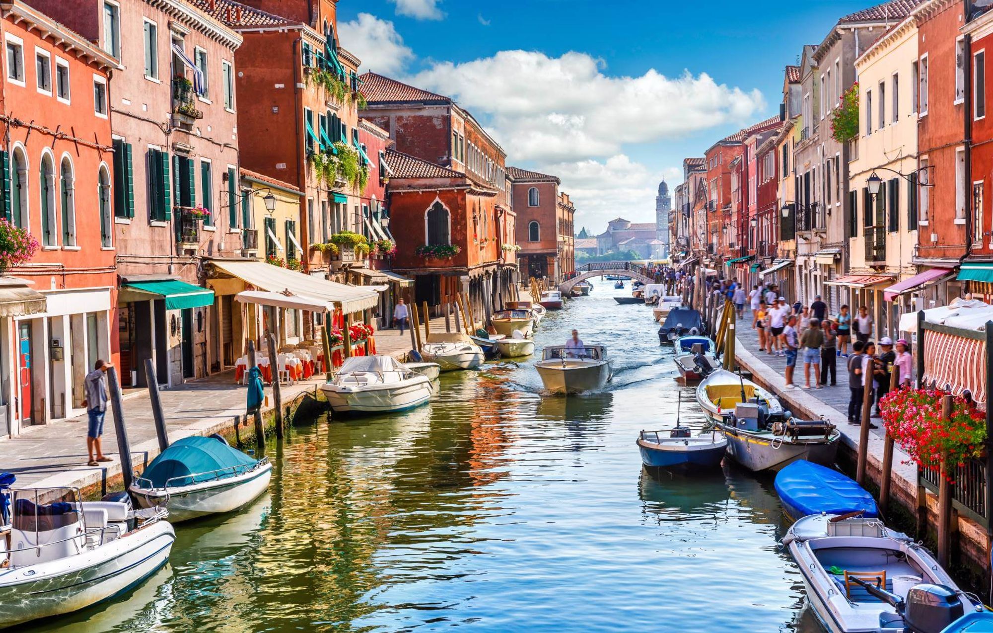 Ponte delle Guglie station binnen Venice, Italy