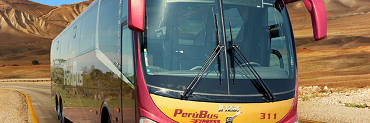 Peru Bus Fahrgäste werden an ihr Ziel gebracht