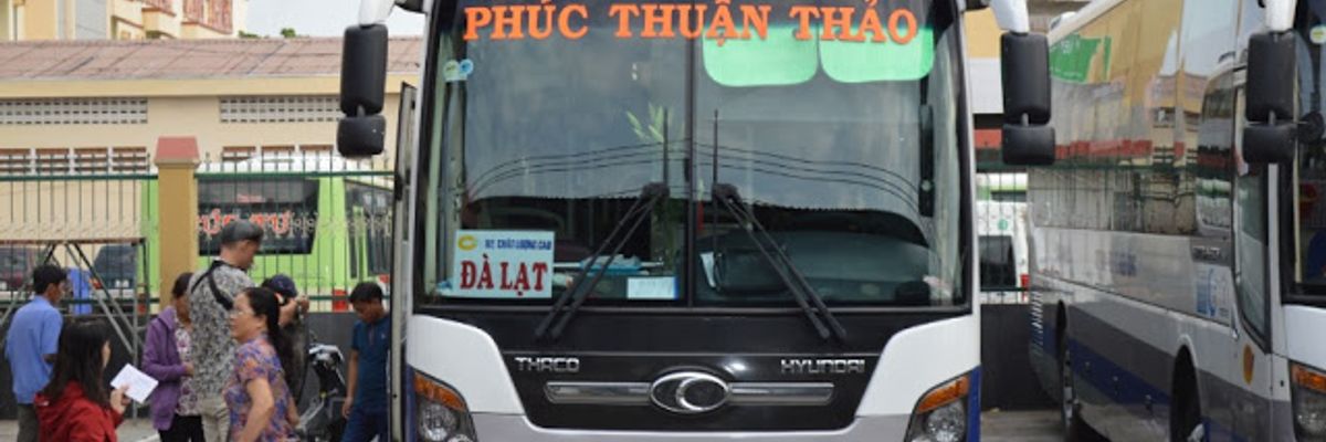 Phuc Thuan Thao Fahrgäste werden an ihr Ziel gebracht