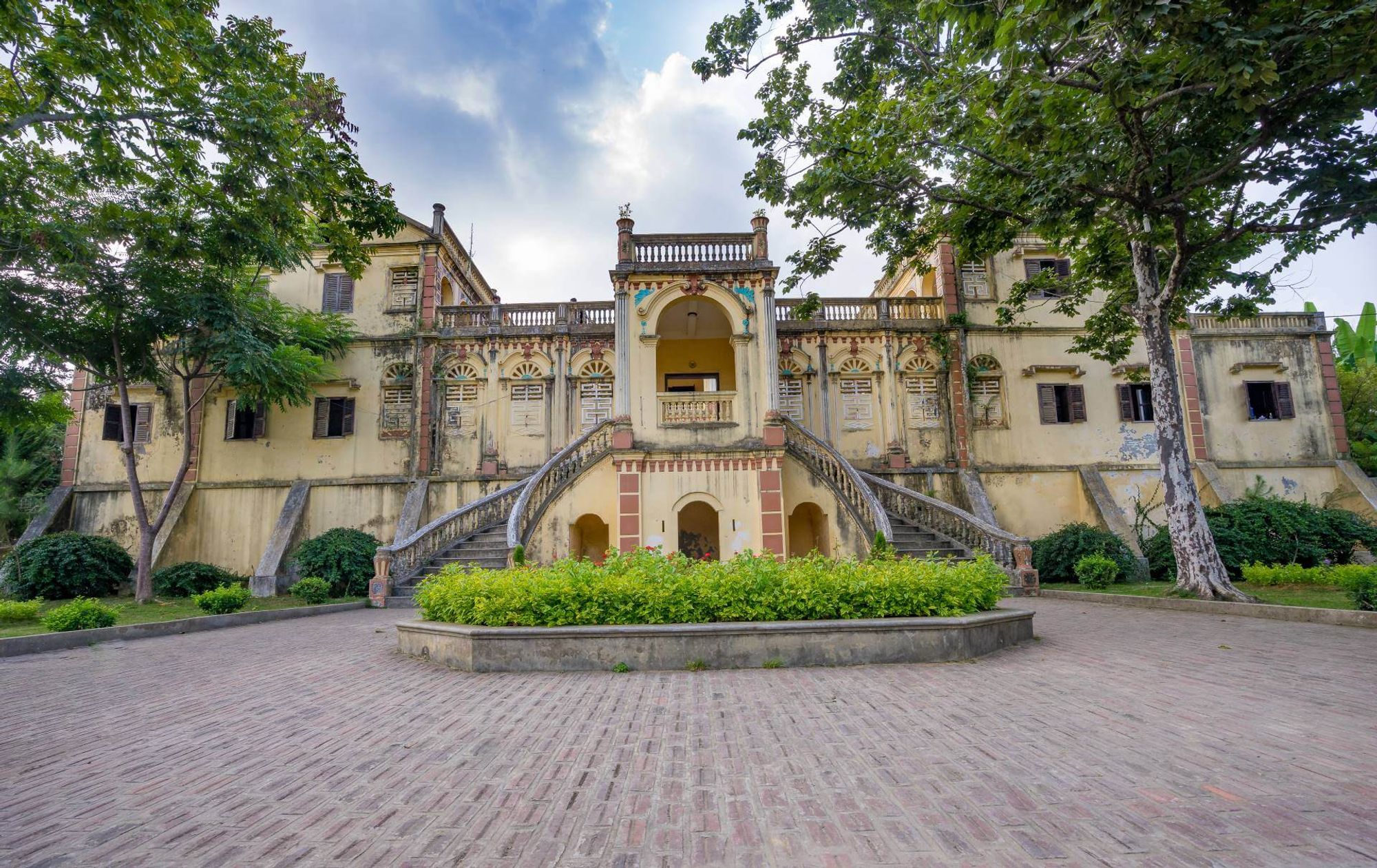 中心部の魅惑的な背景 Bac Ha