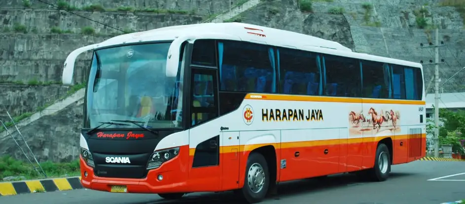 Harapan Jaya 승객을 여행 목적지까지 운송