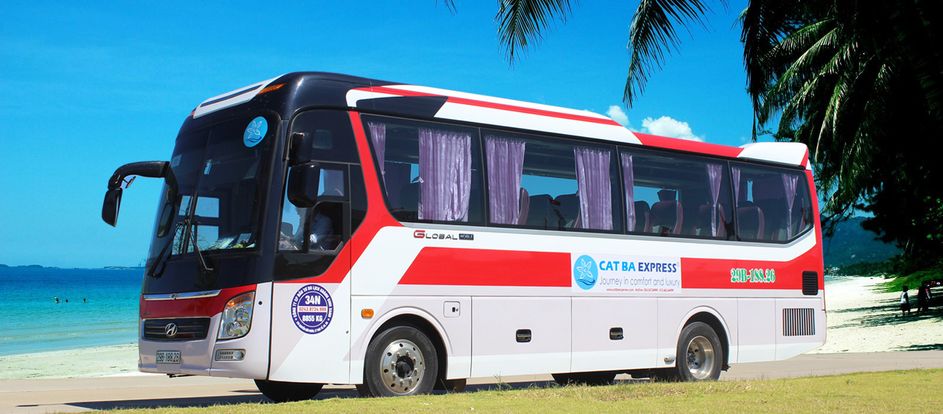 Cat Ba Express portando i passeggeri alla loro destinazione di viaggio