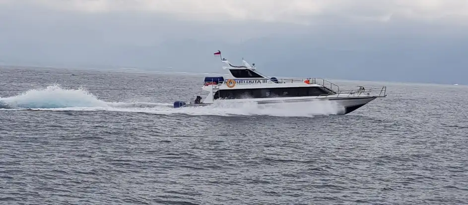 Maruti Express Fastboat 将乘客送到其旅行目的地