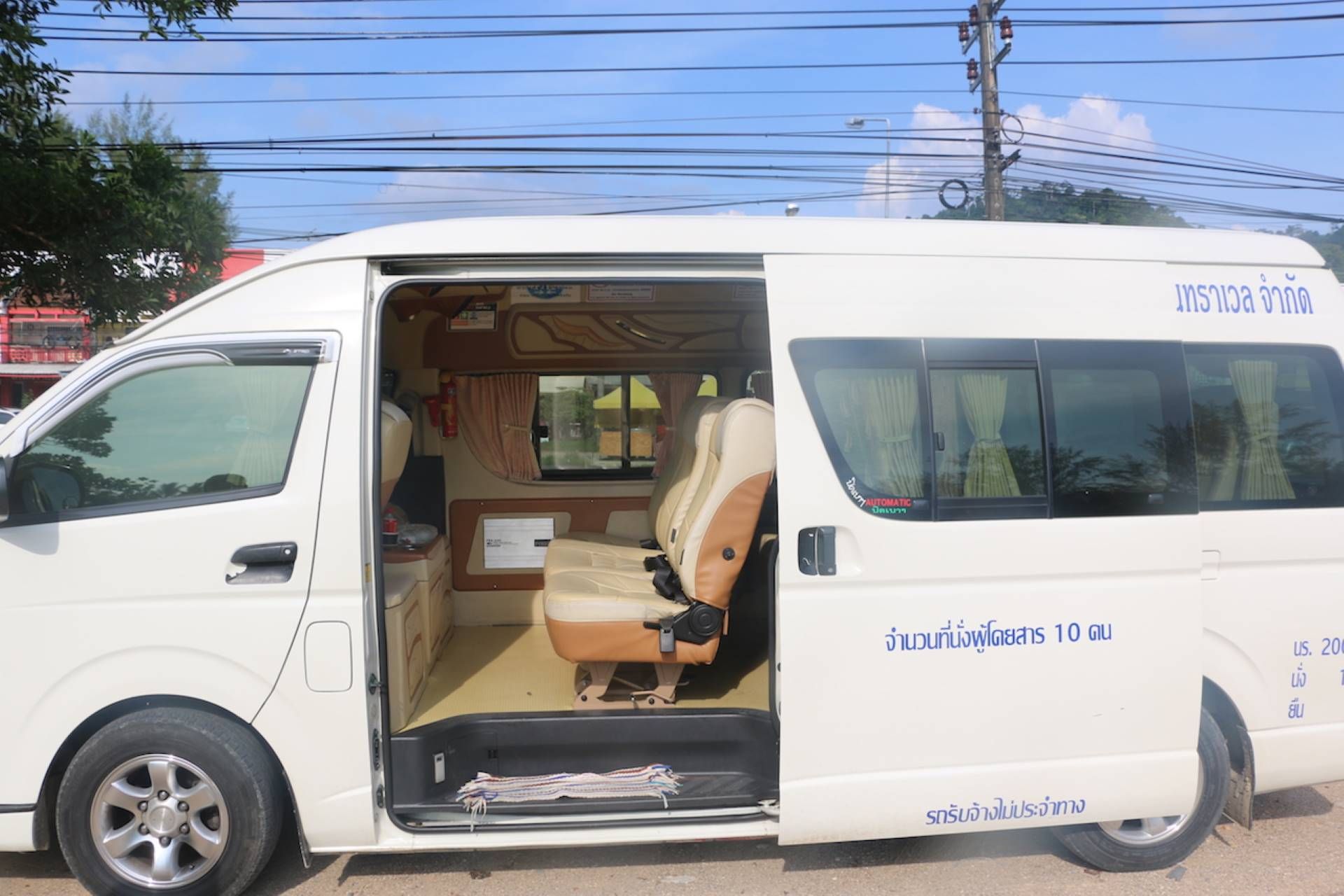 Standard Minivan 6 PAX