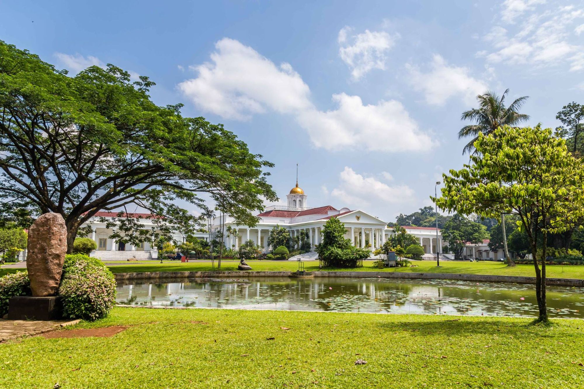 Um pano de fundo cativante do centro de Bogor, West Java