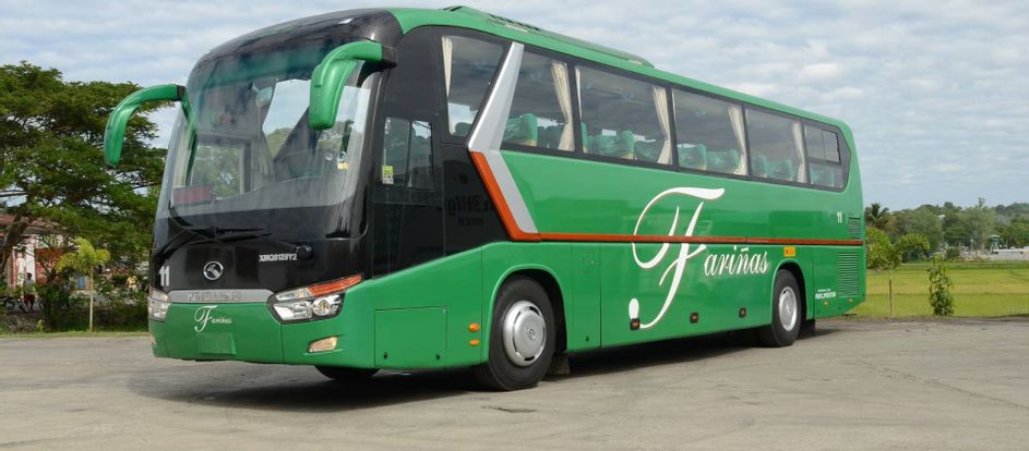 Farinas Transit portando i passeggeri alla loro destinazione di viaggio