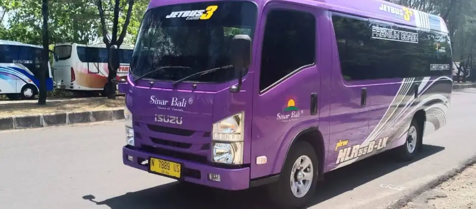 Sinar Bali 99 bringing passengers to their travel destination