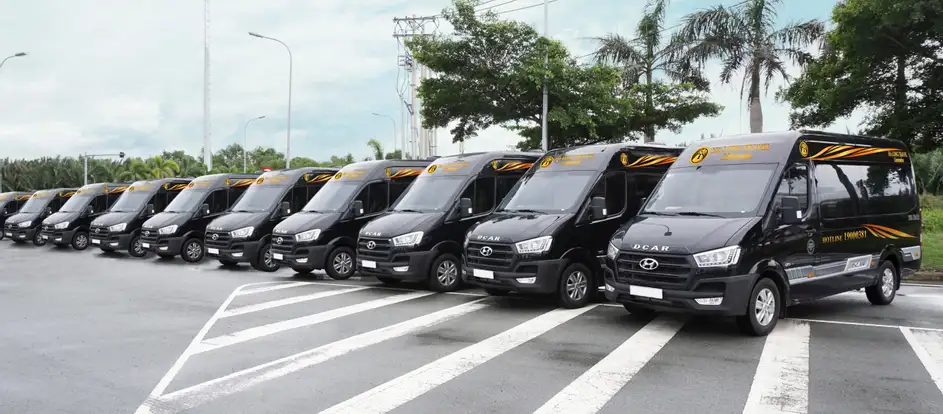 Halong Travel Limousine llevar a los pasajeros a su destino de viaje