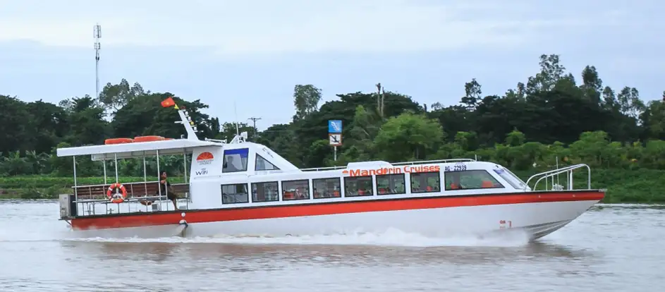 Mandarin Cruise bringing passengers to their travel destination