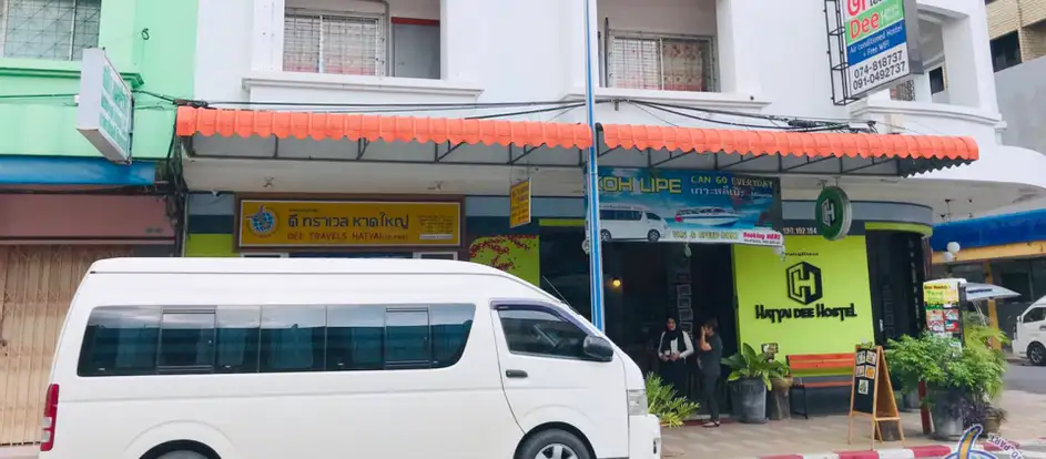 Dee Travels Hat Yai 乗客を旅行先に連れて行く