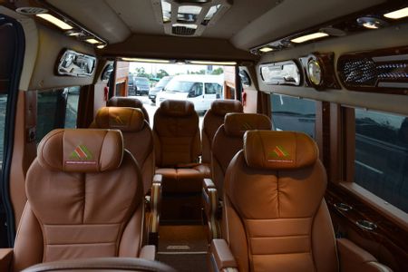 Limousine Minivan 