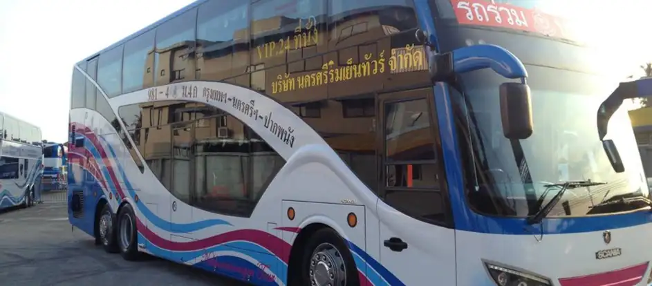 Nakhon Sri Rom Yen Tour นำผู้โดยสารไปยังจุดหมายปลายทาง