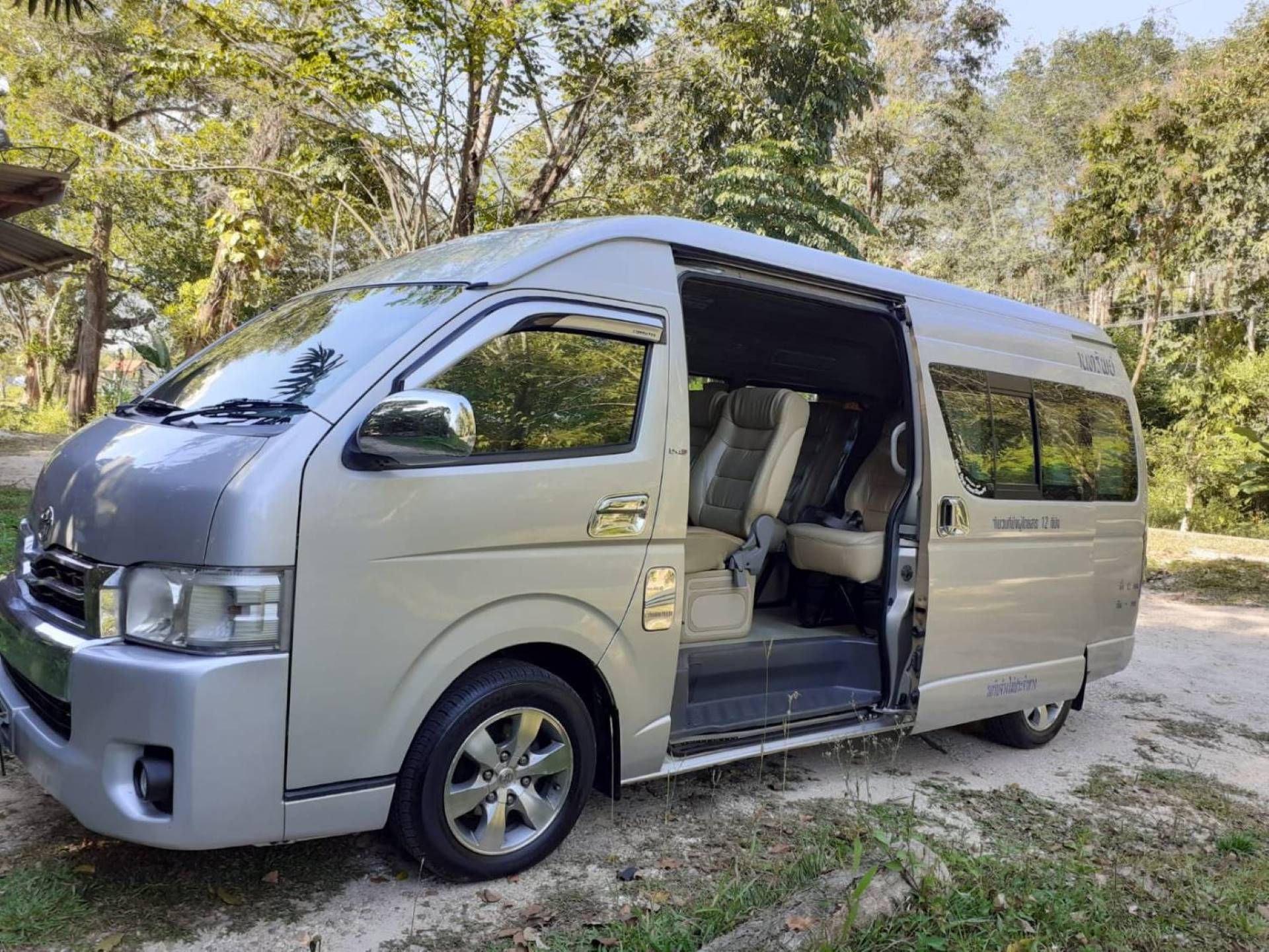 Standard Minivan 