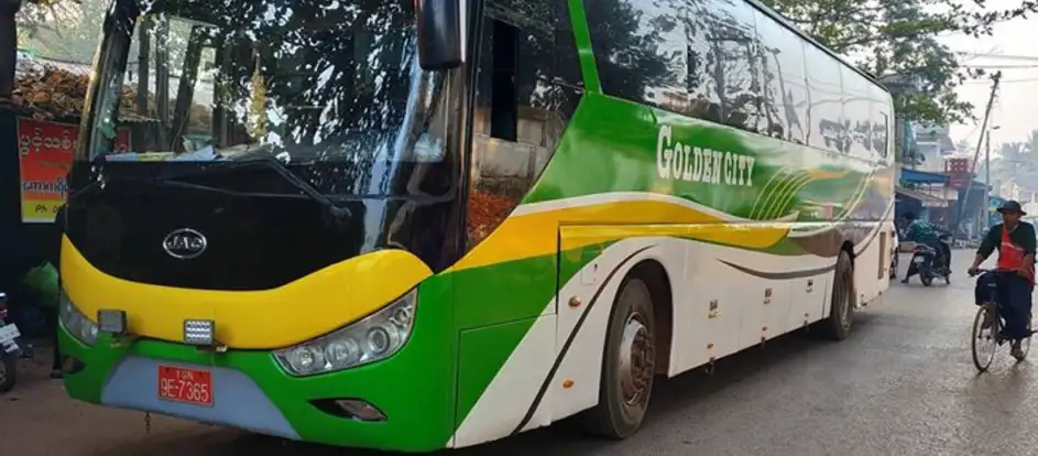 Pwint Thitsa Yadanar Express 乗客を旅行先に連れて行く